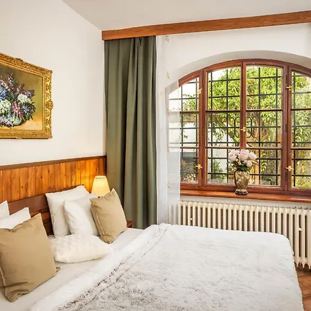 Apartment Dlouha 93 *