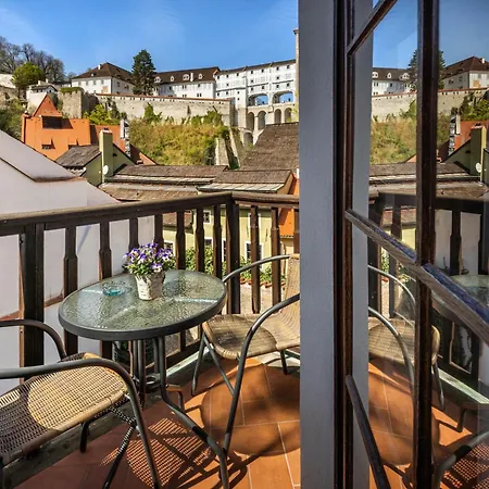 Apartment Dlouha 93 *