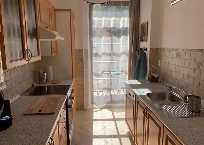 Dlouha 93 *